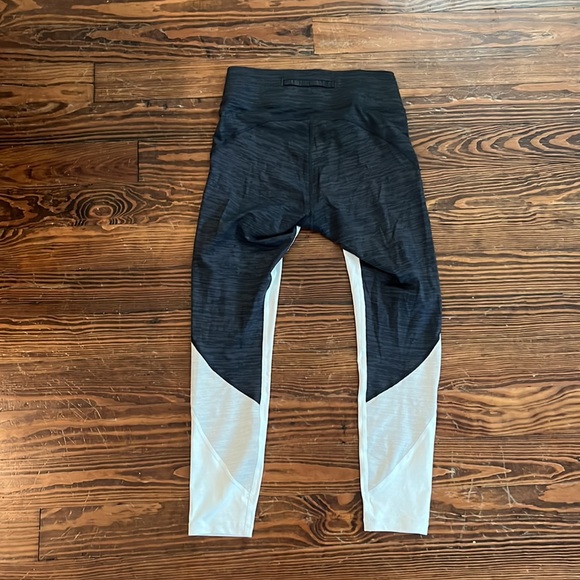 Outdoor Vioces Zoom Legging in White/Grey - Picture 4 of 5